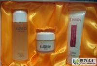 溫州伊琳達(dá)化妝品連鎖批發(fā) 專業(yè)補(bǔ)水套裝供應(yīng)，打造健康水潤肌膚